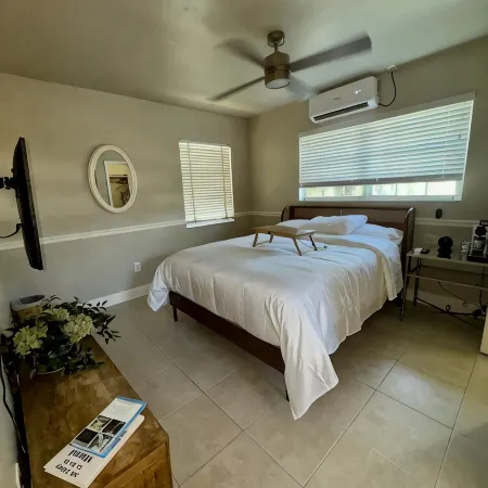 Chic studio with WiFi and AC in superb Cutler Bay