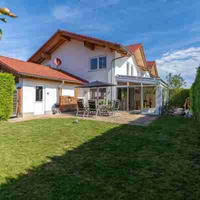 Astara- complete house in prime location with private garden Hotel Exterior