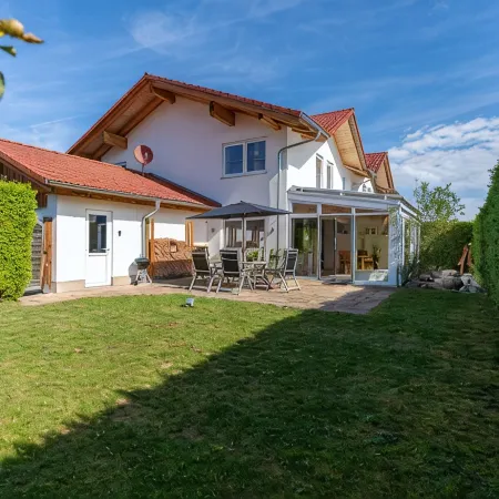 Astara- complete house in prime location with private garden