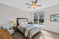 Downtown Skyline Views in Modern Townhome with Rooftop Patios - Bintang 4