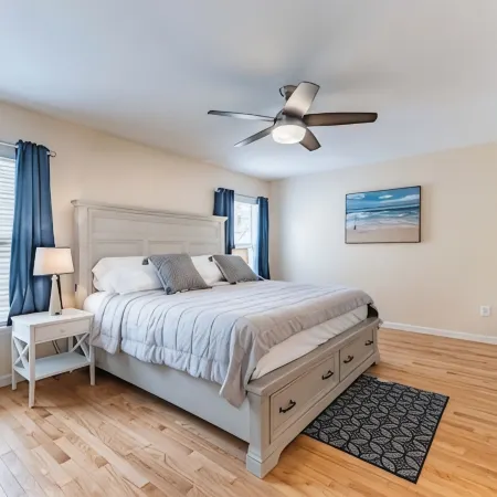 Perfect Getaway @ Cwe- Entire Home + Free Parking Near Fox, Universities & More!