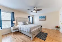 Perfect Getaway @ Cwe- Entire Home + Free Parking Near Fox, Universities & More! - Bungalows