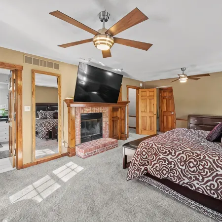 Amazing & A Party BARN… Hot Tub, PL TBl, Png Png, & Arcade! Access to Pools!