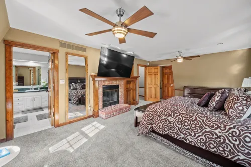 Amazing & A Party BARN… Hot Tub, PL TBl, Png Png, & Arcade!  Access to Pools! - balcony