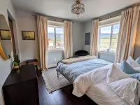 5Br/4BA Osoyoos Lakeview Villa: Pool, Game Room,  Pizza Oven, Huge Yard Sunroom! - 4-Star