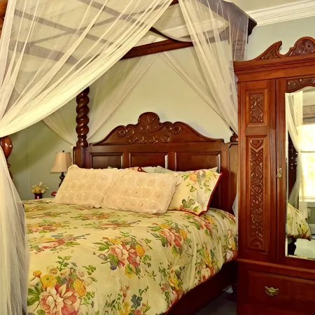 The Heart of Manitou Springs. Award-winning. Luxurious. Romantic. 2nd Floor West