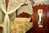 The Heart of Manitou Springs. Award-winning. Luxurious. Romantic. 2nd Floor West - Boutique