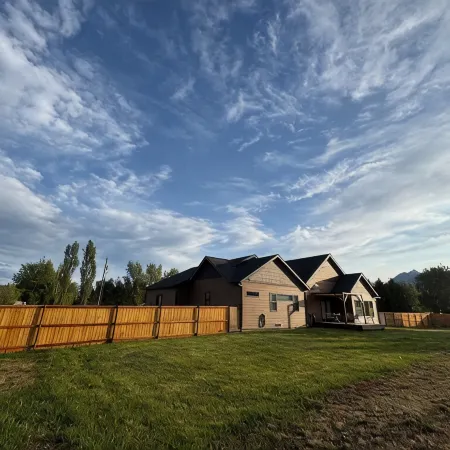 New home, close to skiing, hunting, rodeos, hiking. Fenced yard, pet friendly.