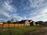 New home, close to skiing, hunting, rodeos, hiking. Fenced yard, pet friendly.