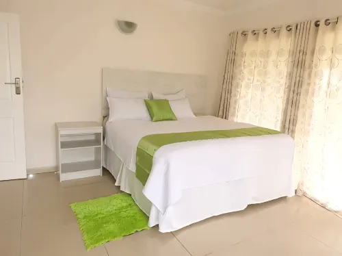 Tingompela Guest House - parking