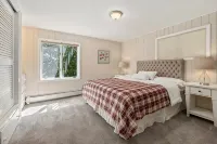 Shuttle to Village/lifts5 miles to base! Cozy Chalet! - 3-Star