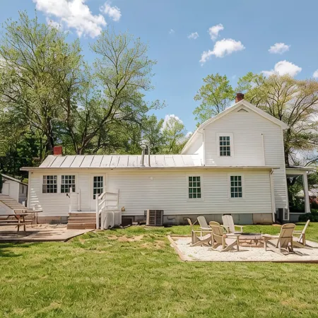 Afton Farmhouse - Mountain Views off Route 151