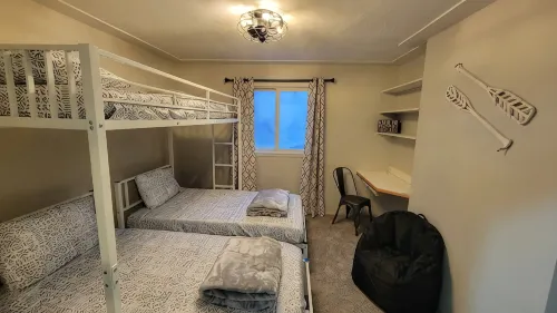 Updated Higgins Cottage w/ AC - Walking Distance to Higgins & Boat Parking - Wifi