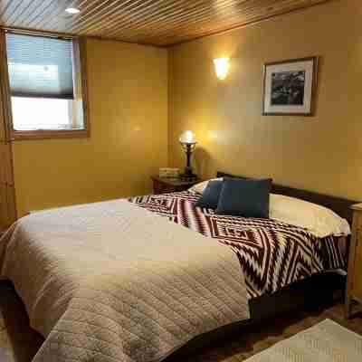 Village Nook,1 BR Apt.-on the Rail Trail, easy walk downtown. Rooms