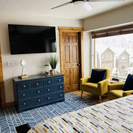 Updated Schweitzer condo with beautiful mountain and valley views!