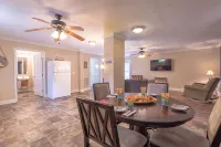 Ada-Friendly Estate Cottage • 2 King Beds • Quiet Retreat - 3 stjerner