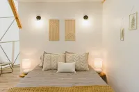 "Home Sweet Dome" MODERN TREEHOUSE STAY w/ Hot Tub - ブティック