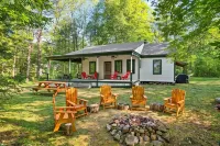 Pet friendly, private, clean, perfect Lake George location - شاليه