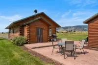 The Trout House- An Authentic Montana Cabin, Perfect for Yellowstone Adventures! - Chalets
