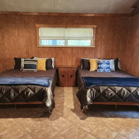 Cozy cottage on 8 acres near state park and atv trails. Pet Friendly!