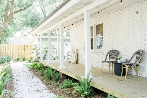 The Davis: Restored 1942 Coastal Retreat in Historic Oglethorpe Park, Sleeps 14 - 4-Star