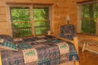 Bearadise Cabin on 300+ ft of Brasstown Creek: Near John C. Campbell Folk School - Alppimaja