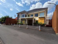 GRIYA INDAH SARI - parkir