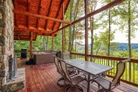 Beautiful ,spacious log cabin. Close to all the attractions in the Hocking Hills - Feriehus