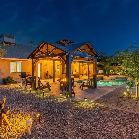 Great Location! Walk to State Farm Stadium! Heated Pool & Spa!