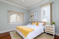 Modern Victorian Home Walking Distance To Ventura Pier and Downtown Restaurants - 4-نجوم