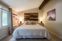 Hidden Gem with Pool View! - Pools