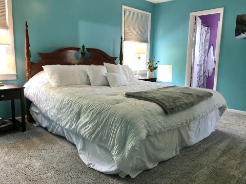 Spacious 3 Bedroom in Downtown Danville: Welcome to 4th Street Retreat