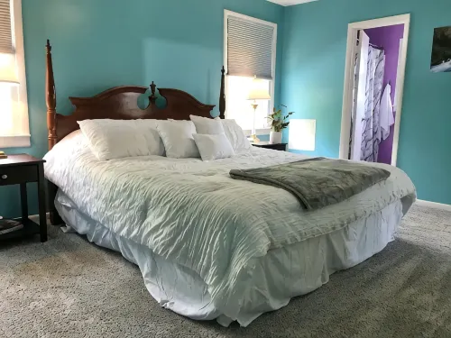 Spacious 3 Bedroom in Downtown Danville: Welcome to 4th Street Retreat - Wifi