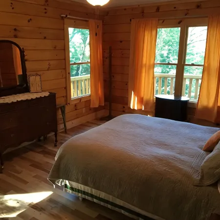 Lovely Log Cabin-15 Min to Asheville! 20 Min to Biltmore! Local breweries abound