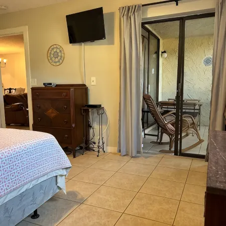 Near Beaches & Outdoor Activites! Relaxation and Fun! 2 BR/BA/LR & KITCHEN