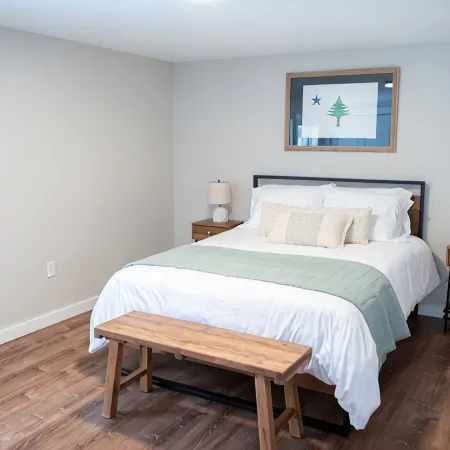 Spacious and Bright Downtown APT with River View