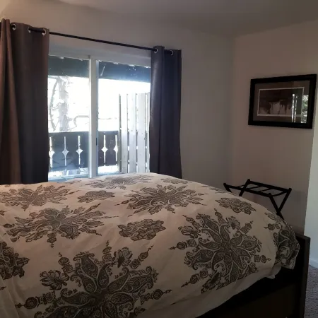 NORTH LAKE TAHOE VACATION RENTAL WITH SKI AND MOUNTAIN VIEWS, HIKE & BIKE TRAILS