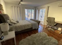 Mid-Century modern Lakeview Stay - Wi-Fi