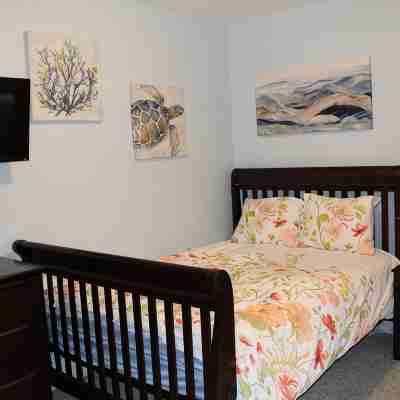 Updated & Short Walk to Downtown Charlevoix! Rooms