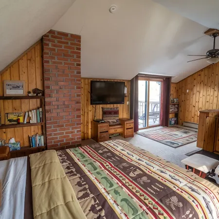 Cozy and Quiet Apt Style Cabin on the Yellowstone River