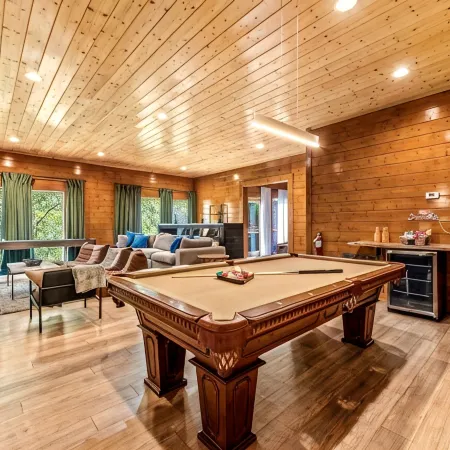 Luxury 7Br Smoky Mountain Lodge, Outdoor Pool, Hot Tub, Game Room & Theater -24