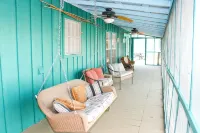 Leaning Pines Lodge, Sleeps 10, Double Cabins in the woods, 30 min to Round Top - 3 estrellas