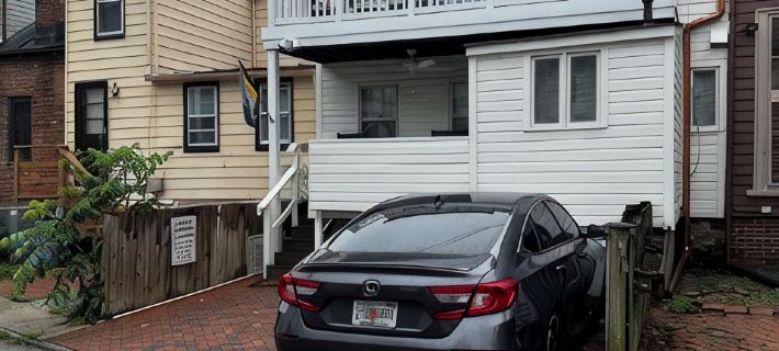 Walk to the Naval Academy and Historic Annapolis.  Private Parking at the Home. Hotels in Annapolis