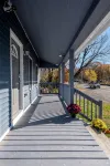 Beautiful Renovated Townhome w/parking - 4つ星