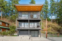 Beach Access, Chef’s Kitchen, Rain Shower, Peloton - 4-Star