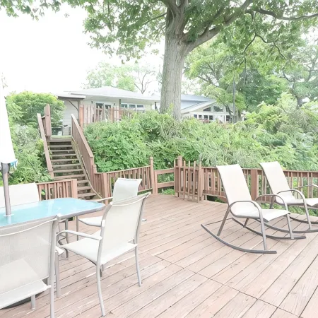 75 Ft Of Private Lakefront!