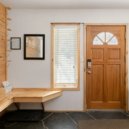 Bright w/ High Ceilings & Deck - 2 Blocks from Elk in Quiet Corner of Town w/EV!