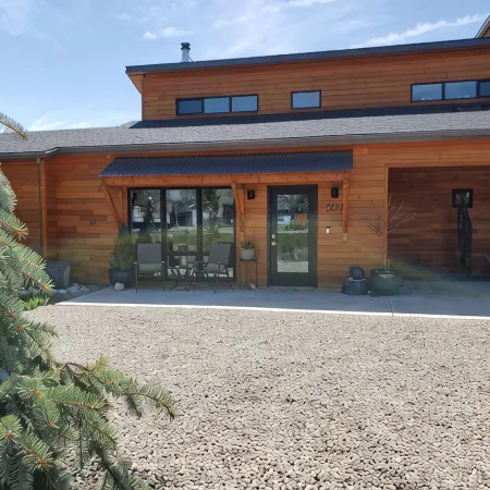 Modern Oasis with pool, close to downtown and airport