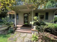 Walk to town Cozy Cottage - 3-Star