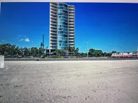 Floor to Ceiling Windows Overlook the Gulf of America's Pristine White Beaches - Gym